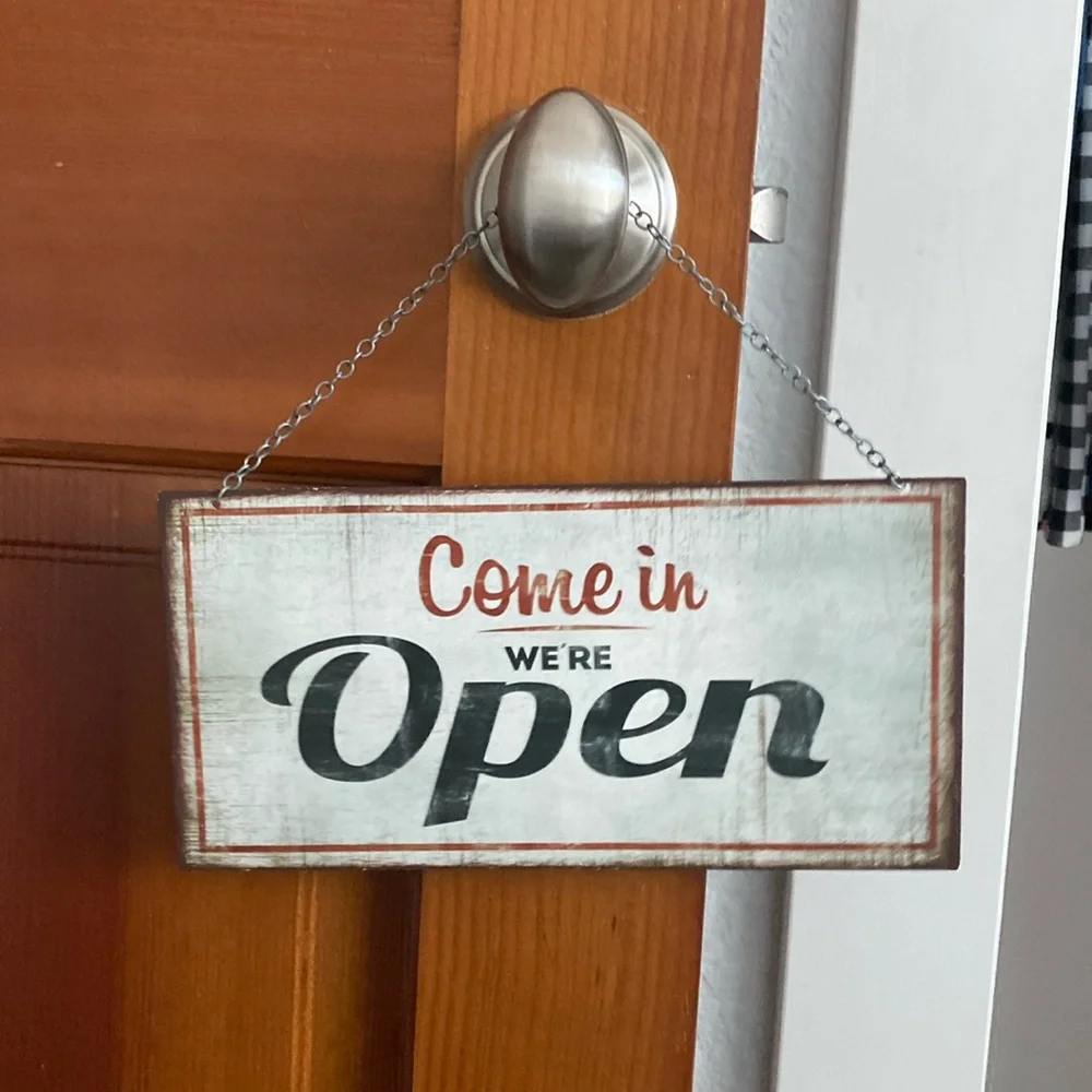 Open/Closed Rustic Chain Sign - Picture 1 of 2